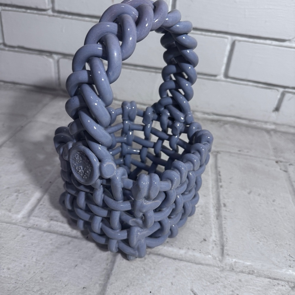 Ceramic woven basket in perfect condition, lavender/light purple color - Picture 3 of 10